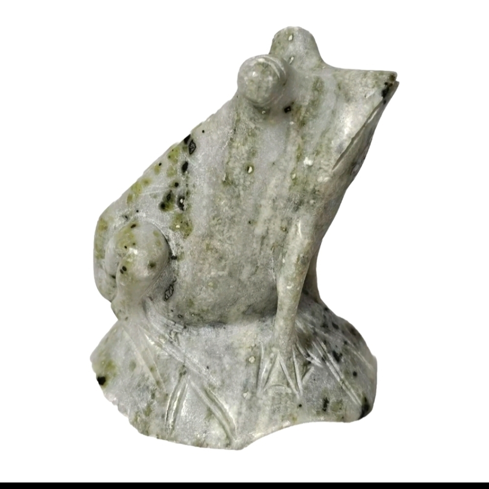 Beautifull Collectible Mid Century Hand Carved Nephrite Jade Frog Sculpture